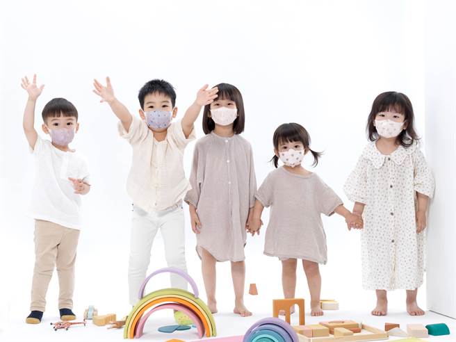 一心一罩推出嫩婴专用口罩，目前品牌从嫩婴、幼幼、小童、大童以至成人款医用口罩一应俱全。（图／品牌提供）