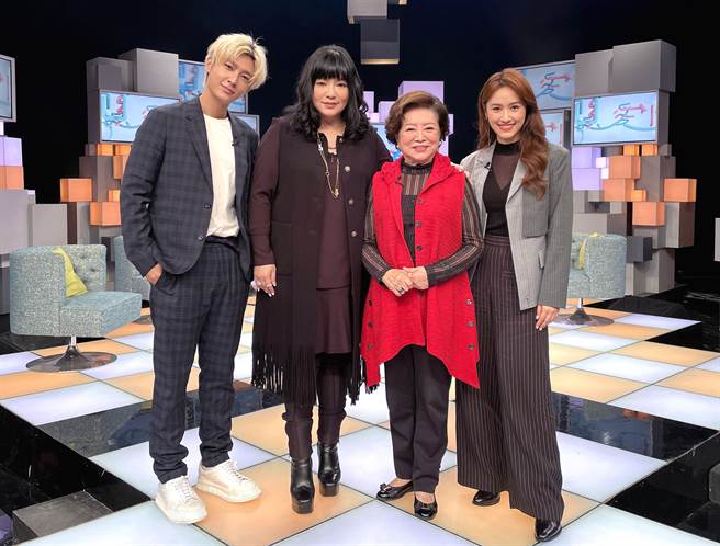 陈淑芳日前上上炎亚纶、唐绮阳、吴姗儒（Sandy）主持的谈话节目《36题爱上你》。 （公视提供）