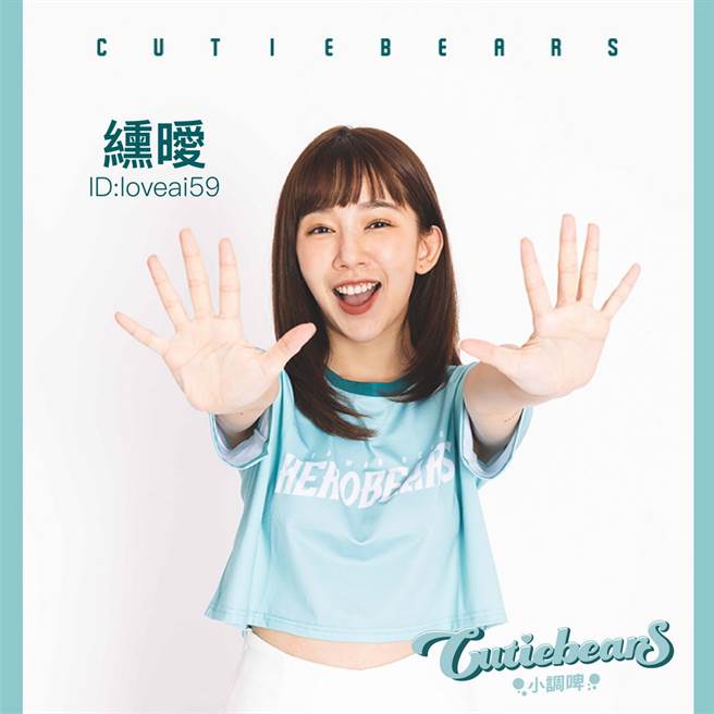 台啤英熊啦啦队小调啤队长纁暧的人气很高。(台啤英熊提供)