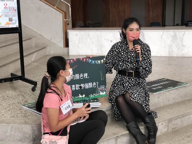 台东县政府文化处19日于艺文中心举办「语眾不同的我-有话要说」母语推广系列活动，吸引许多家庭亲子报名参与。（台东县政府提供／蔡旻妤台东传真）