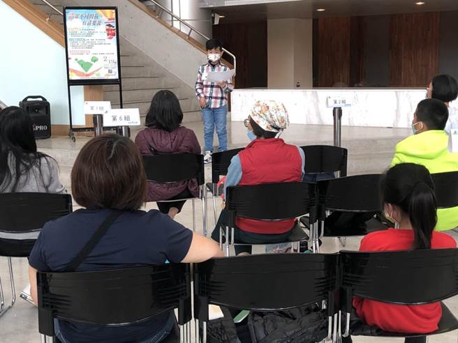 台东县政府文化处19日于艺文中心举办「语眾不同的我-有话要说」母语推广系列活动，吸引许多家庭亲子报名参与。（台东县政府提供／蔡旻妤台东传真）