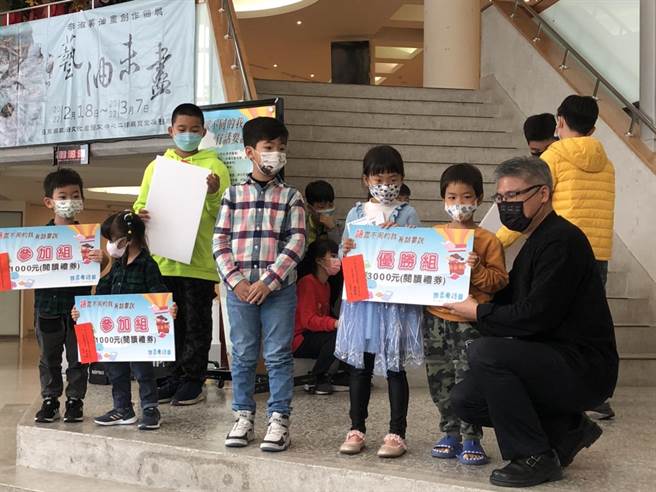 台东县政府文化处19日于艺文中心举办「语眾不同的我-有话要说」母语推广系列活动，吸引许多家庭亲子报名参与。（台东县政府提供／蔡旻妤台东传真）