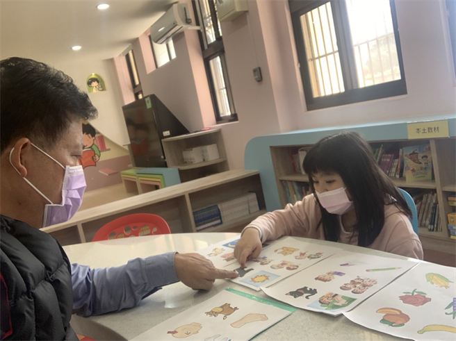 新竹县政府奖励民眾说母语，推动原住民族语认证，奖励最高可领1万元。（新竹县政府提供）