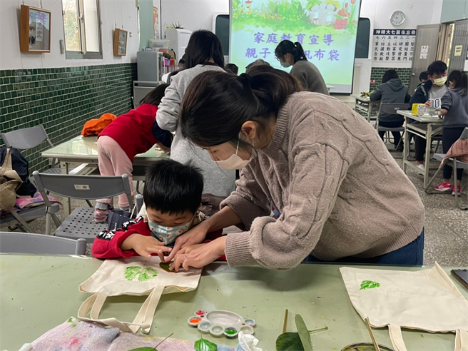 新住民朋友在親子同樂過程中，共度溫馨美好時光。（移民署提供）