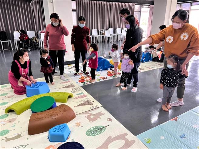 精武图书馆大讲堂婴幼儿活动情形。（台中市政府提供）