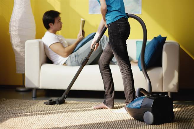 白羊座、摩羯座、金牛座的男人最可能在婚後把老婆當傭人使喚。（示意圖／shutterstock）