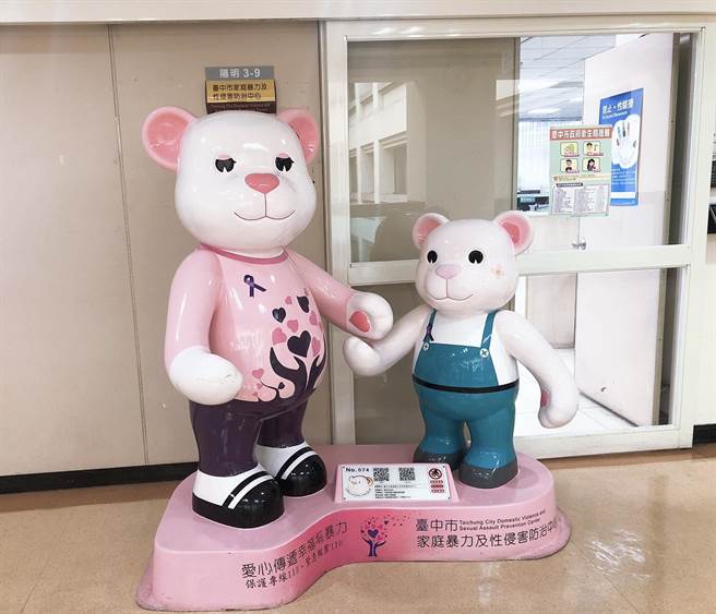 社会局强调，社工隔天访视家长也已调阅监视器画面，将再详细检阅；并至托婴中心访视，厘清是否有不当照顾的情况。（台中市政府提供）