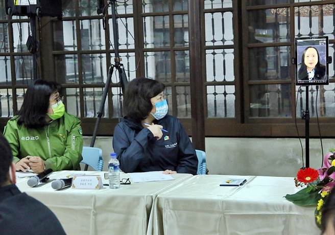 今在嘉义旧监开放政府协作会议方式上，政院政务委员唐凤以视讯方式出席参与。（吕妍庭摄）