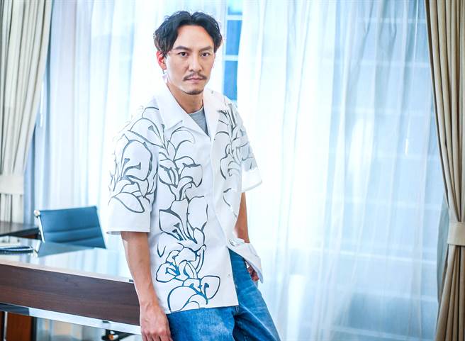 张震从影30年，觉得自己好像都没有演到一个真正想要的角色。（粘耿豪摄，服装提供：Valentino）