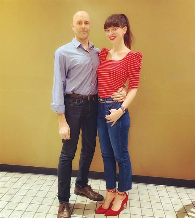 琳赛事业顺利外还有一个帅气丈夫史密斯，经常连袂出席大小聚会。(图/ 摘自Vancea Smith IG)