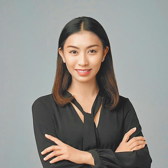 黃玉芬外型亮眼，過去以無黨籍身分參選，此次加入國民黨引發震撼。（摘自臉書／謝瓊雲彰化傳真）