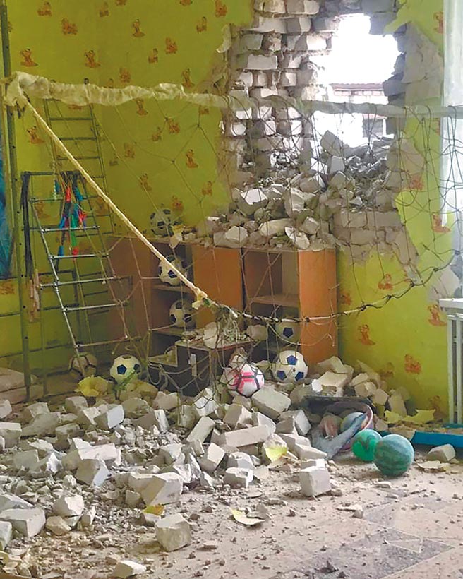 俄乌情势紧张，乌克兰一所幼儿园17日遭炮击，墙壁受损。（摘自乌克兰总统府官网）