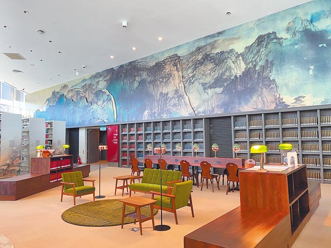 故宫南院图书馆去年整修，今年元旦重新开放，目前开放时间与博物馆开放时间一致。（张亦惠摄）