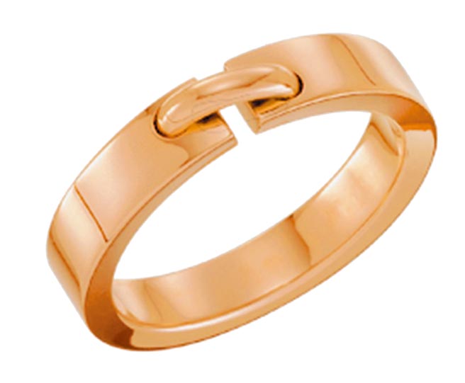 CHAUMET的LIENS EVIDENCE婚戒，有相繫的線條代表永恆不變的情緣，4萬6700元。（CHAUMET提供）
