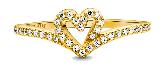 PANDORA璀璨之心鍍14k金許願骨戒指，2880元。（PANDORA提供）