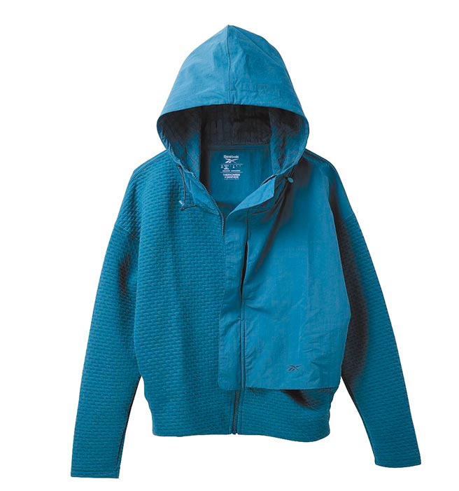 Global Mall新北中和店的Reebok THERMOWARM+GRAPHENE连帽外套，原价2480元，优惠价1980元。（Global Mall提供）