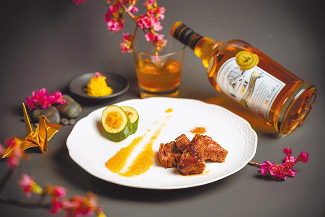 「樱花套餐」融入许多南投在地特色，也可见到主厨精心将料理呼应樱花季的巧思。（涵碧楼提供）