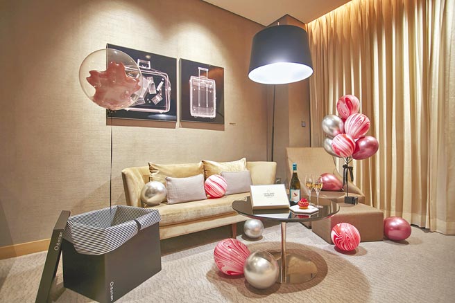 台北寒舍艾美酒店携手精品气球品牌「O!balloon」推出限量的「怦然艾恋」住房专案。（台北寒舍艾美酒店提供）