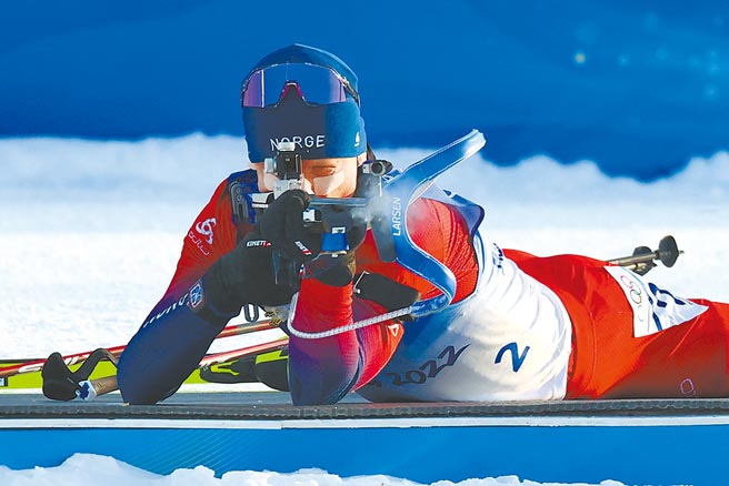 冬季兩項名將強尼斯在冬季兩項15公里追逐賽摘金，本屆冬奧共替挪威拿下4面金牌。（路透）