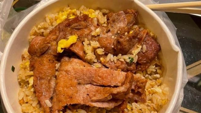 一名女大生入住集中檢疫所隔離，因家人送的零食餅乾及便當，都被檢疫人員翻過，令她不滿，指揮官陳時中昨日在記者會中稱，先前曾經查獲多起違禁品和毒品情況。（圖／翻攝自Dcard）