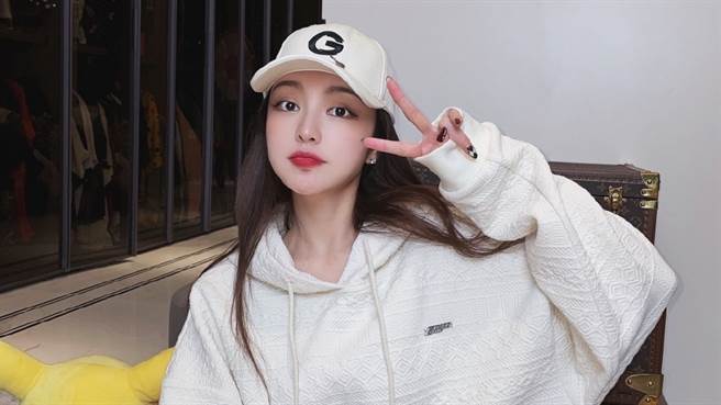 周揚青近日在社群媒體上公開家中健身房。（圖／微博@周揚青）