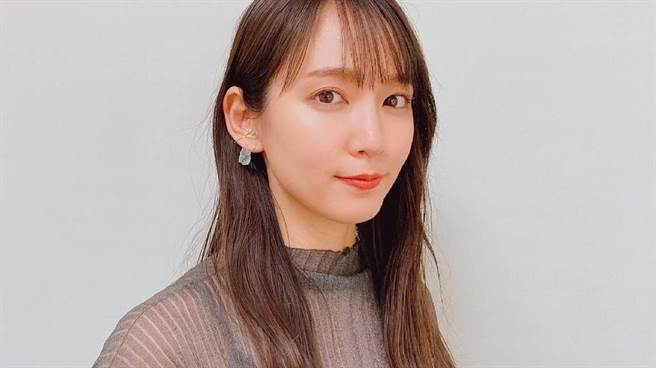 吉冈里帆近日即将在电影《×××HOLiC》中演出，火辣造型一曝光立刻掀起热议。（图／IG@ riho_yoshioka）