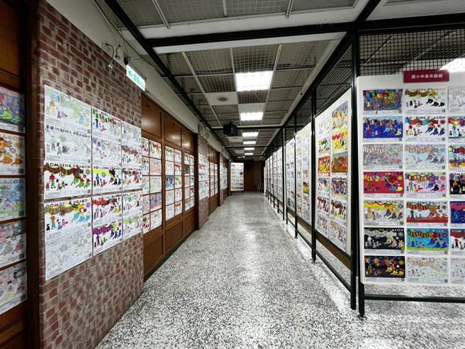 1250件画作在苗栗市艺文中心展示。（嘣嘣史法式甜食工作室／李京升苗栗传真）