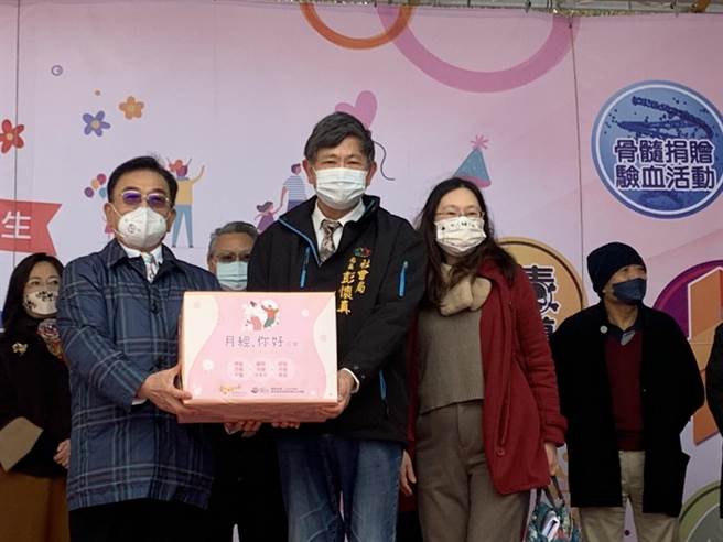 社会局提出「协助弱势妇女及家庭消弭月经贫穷」计画，提供弱势妇女卫生棉，以减轻经济负担，实现月经平权。（台中市政府提供）