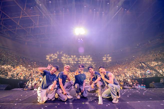 五坚情昨晚在高雄巨蛋举办五坚情Moon Landing月面着陆高雄巨蛋演唱会。（滚石唱片提供）