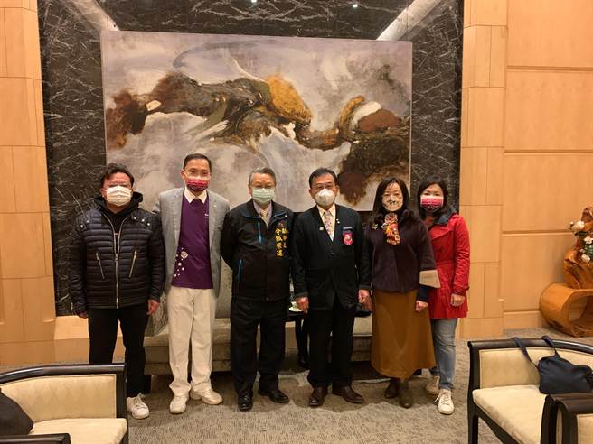 国际扶轮3462地区响应「协助弱势妇女及家庭消弭月经贫穷」计画，捐赠100万元的生理用品卫生棉。（扶轮社提供／王文吉台中传真）