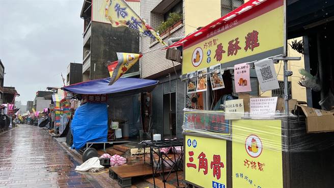 「月津港灯节」展区附近知名的桥南老街，今天上午街上也是一片空荡荡。（张毓翎摄）