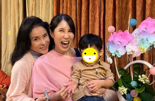 李亞萍親上火線駁斥餘命說，並宣布余苑綺已正式改名叫「余泳澐」。（圖／取材自余苑綺 Chichi臉書）