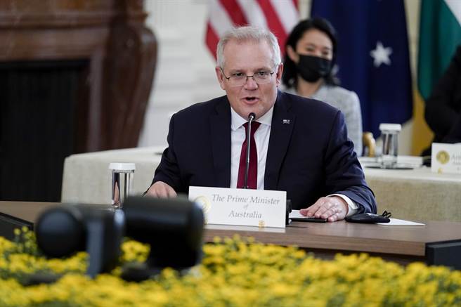 澳洲總理莫里森針對中國海軍艦艇以雷射光束照射一架澳洲軍用偵察機一事，指控北京當局進行「脅迫行為」。意外曝光中共解放軍援助東加王國的第三批救災物資已上路，其海外救災兵力投射實力值得關注。(圖／美聯社)
