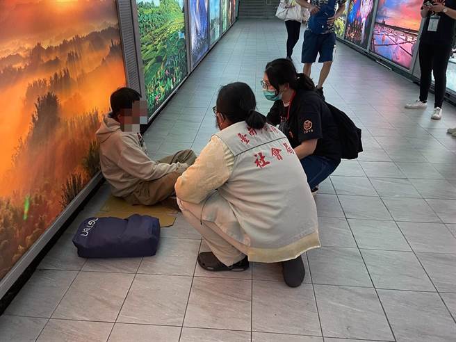 寒流来袭，台南市政府提供街友低温关怀服务。（市府提供／洪荣志台南传真）
