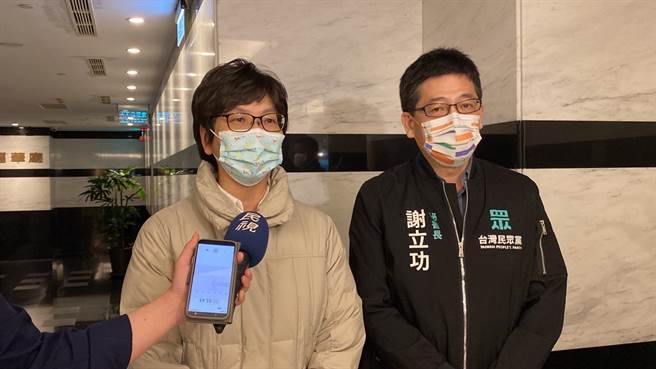 外界盛傳蔡壁如（左）與謝立功關係緊張，兩人今天特別同框釋疑。（陳育賢攝）