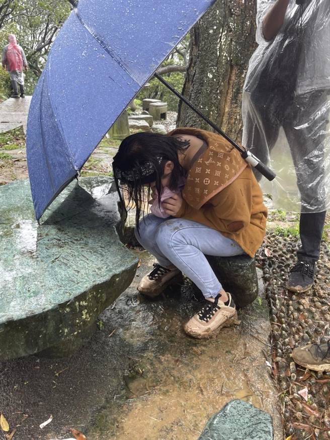 赖慧如戏拍一半气喘发作。（民视提供）