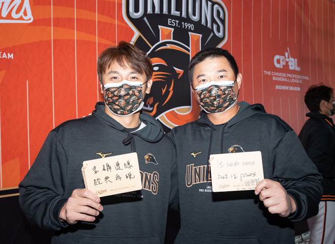 陈镛基（左）、胡金龙写下新球季目标。（毛琬婷摄）
