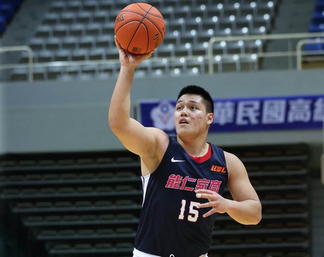 能仁家商史鲁齐今天攻下全队最高21分。(高中体总提供)