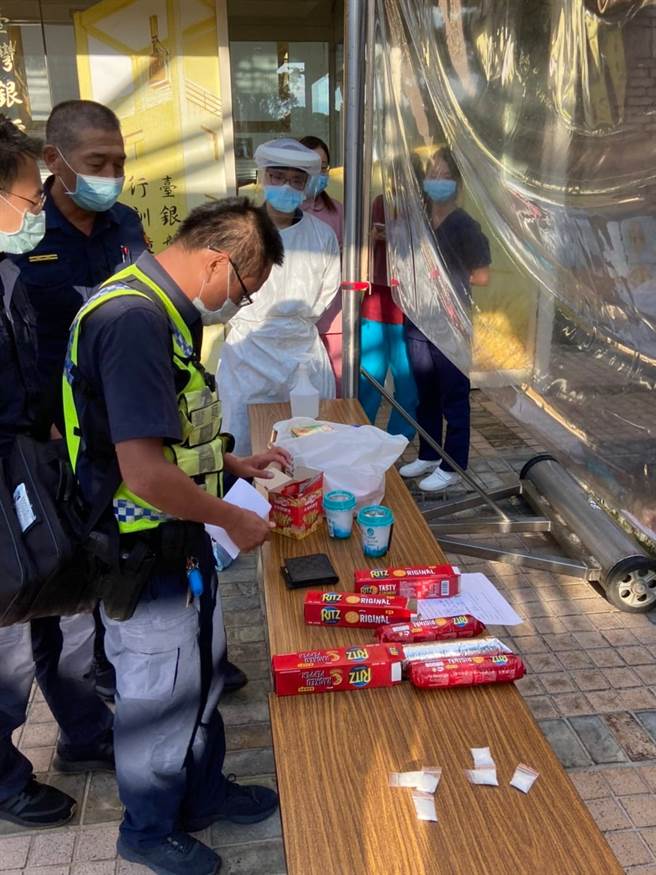 有人在餅乾包裝內夾帶毒品。（圖／翻攝王必勝臉書）