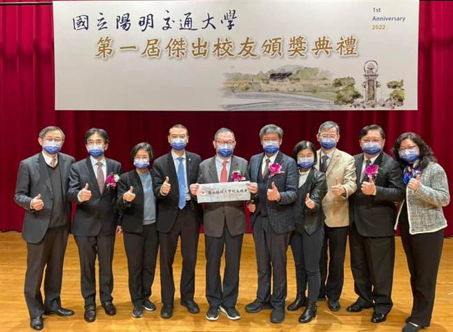 台中市衛生局長曾梓展，榮獲母校國立陽明交通大學選為第一屆傑出校友！（翻攝曾梓展臉書）