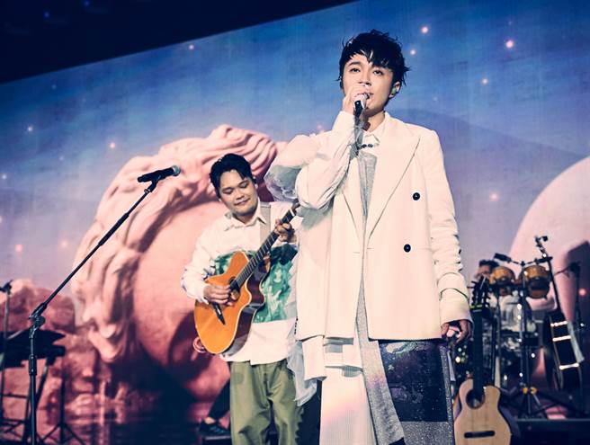 魚丁糸今晚繼續在小巨蛋開唱。（環球唱片提供）