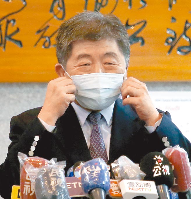 卫福部长陈时中19日表示等疫情稳定，大家感到安心、安全，才有参选资格，但也认为选举涉及层面多、社会贤达也多，不是非他不可。（赵双杰摄）