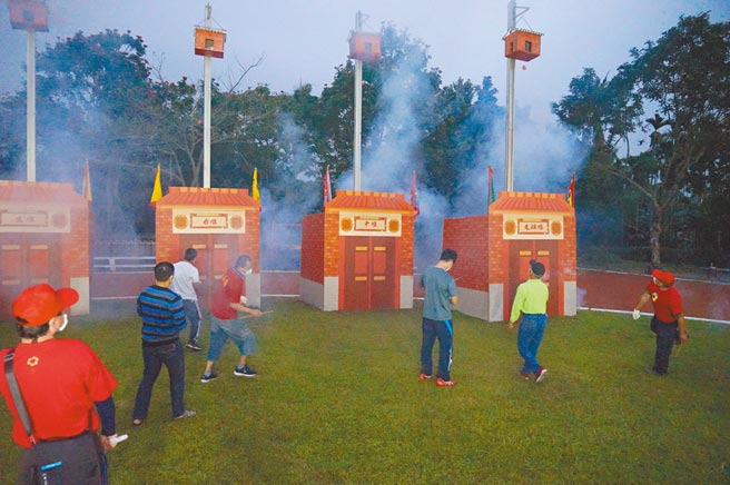 屏东五沟国小尖炮城主题活动场域19日正式启用，同时迎来客庄开春庆典「六堆祈福尖炮城」。（谢佳潾摄）