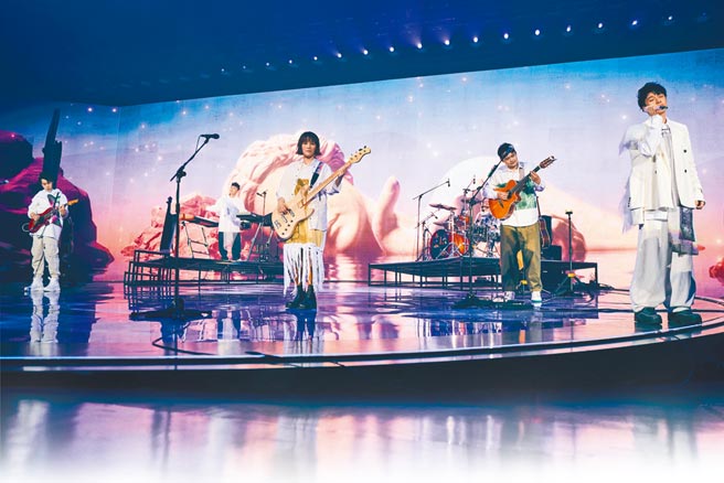 鱼丁纟相隔5年多，昨重返小巨蛋开唱。（环球唱片提供）