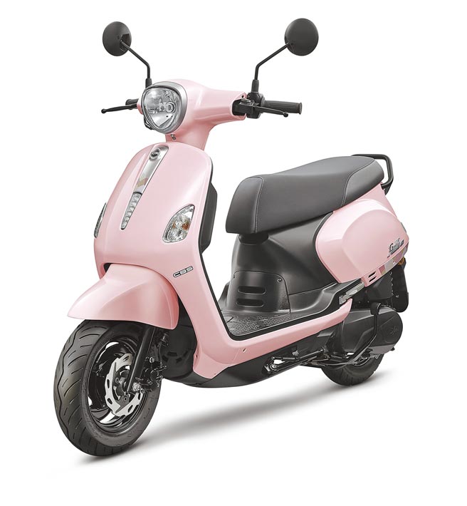 SYM Fiddle LT车色会随阳光照射产生变化，现正于全台举办试乘体验活动。（SYM提供）