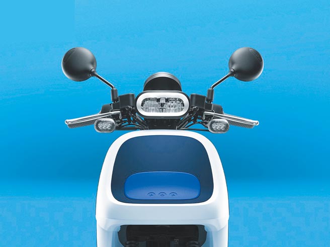 以「远传xGogoro Network」699方案为例（见图），即享「绝配双饱」上网吃到饱+骑车骑到饱，最高享远传独家电池服务资费月付699元无限骑（原价1199元），不限里程数、不限次数电池交换。（远传提供）