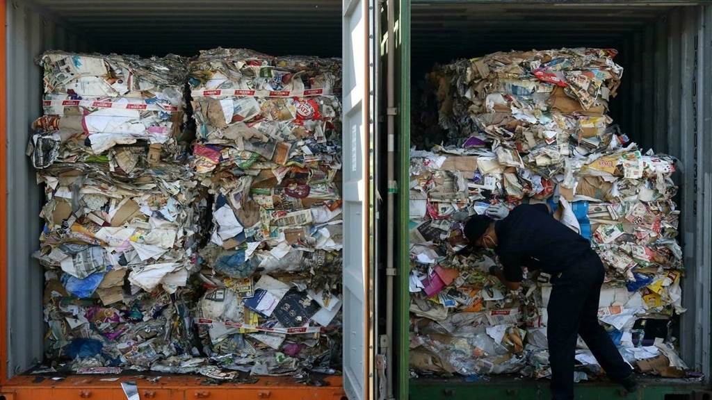 斯里兰卡最后一批非法废弃物货柜运回英国，图为2018年在印尼发现的非法垃圾。图/路透社(photo:ChinaTimes)