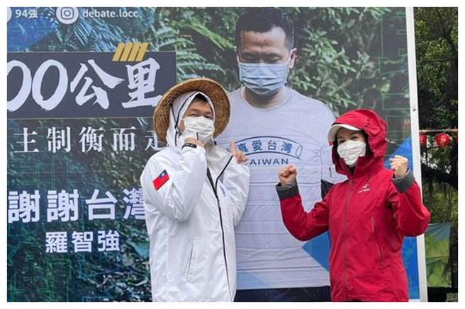 罗智强（左）今在脸书晒出和高金素梅（右）合体照。（图片摘自罗智强脸书）