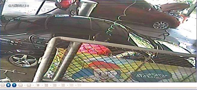 邝姓男子遭控带3岁女儿到左营区某加油站洗车，使用空气喷枪清洁时，不慎害女儿遭高压气体灌入体内死亡遭判10年。（本报资料照片）