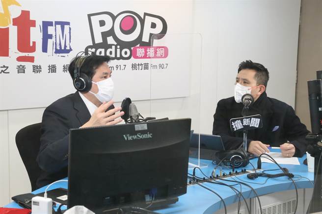 国民党不分区立委陈以信（右）。（「POP撞新闻」提供）